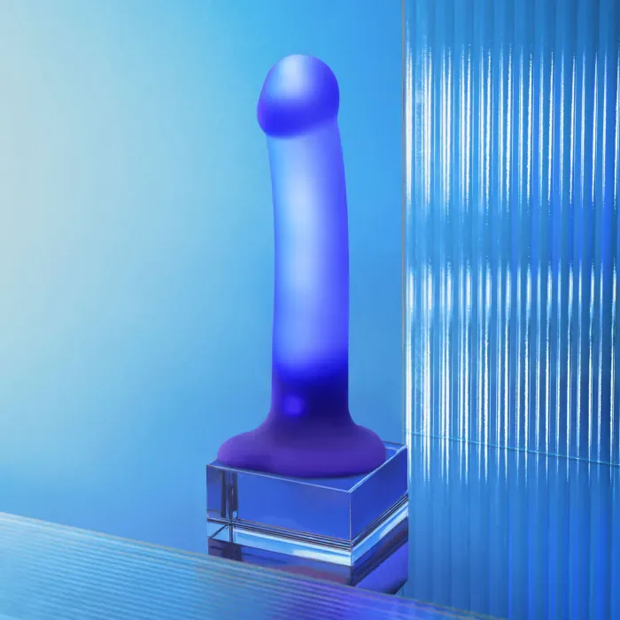 Дилдо, що світиться Strap-On-Me Glow-LED Dildo Purple M — фото 7