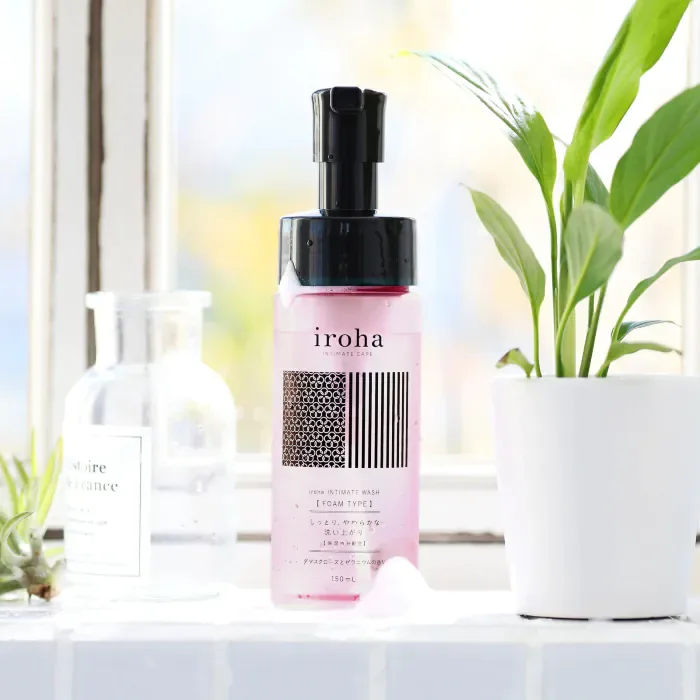 Піна для інтимного догляду Iroha Intimate Wash Foam Type Damask Rose and Geranium 150 мл — фото 3